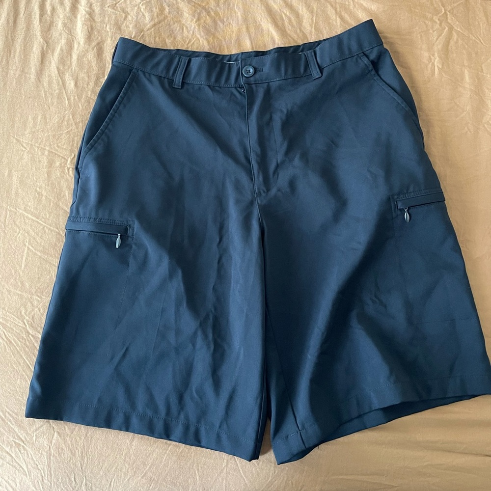 Used IZod men’s golf shorts